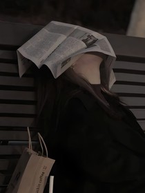 她只是一个替代品