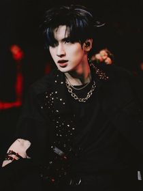 严浩翔：追到小青梅