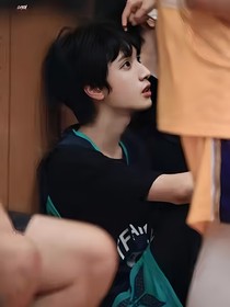嚴(yán)浩翔：風(fēng)中有花香-d824