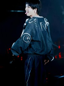 華晨宇：與他的十八線的小嬌妻
