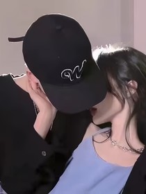 他又走來了