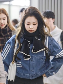 我的小尾巴2：琪琪姐姐抱抱-d978