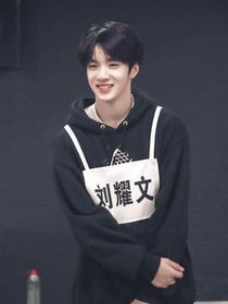 刘耀文和他的青梅竹马