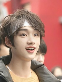 all鑫：可爱的小狐狸