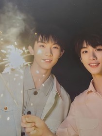 弓背霞明剑照霜