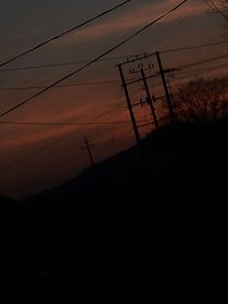 等風(fēng)吹散霧