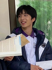 我和一个男生同居？！