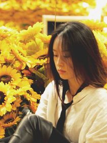 那个闪闪发光的女孩儿