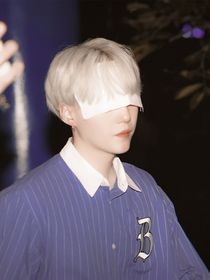 閔玧其：擁有淺紫色新月的夜晚