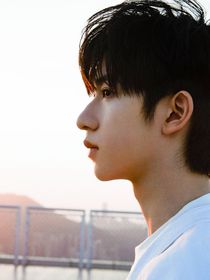 贺峻霖：云登楼