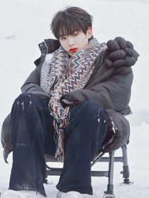 黄明昊：来场约会？嗯？