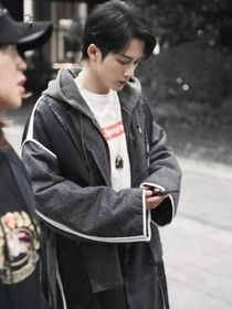 檀健次：她腰挺细的……
