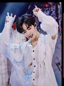 TNT：小狐貍愛上吸血鬼