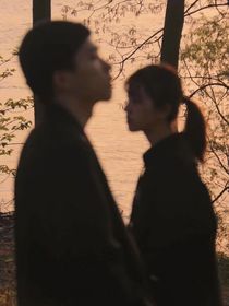 青丝弄瑶玉……