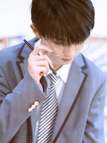 马嘉祺：老师亲一个