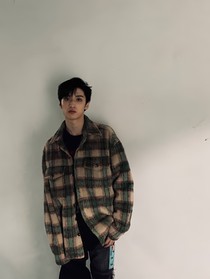 嚴(yán)浩翔：謀愛跑路再謀生