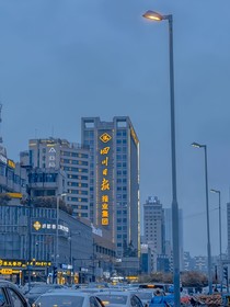女配她三心二意