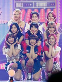 TWICE：欧尼看看我