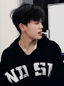 余庆伟的甜心小迷妹