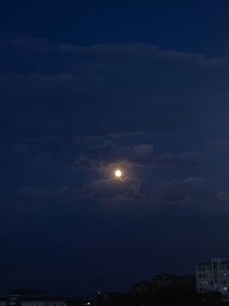 你，是我触摸不到那一束阳光