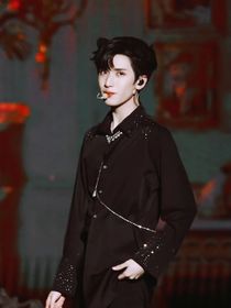 严浩翔：小猫怎么不乖了？