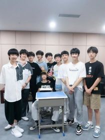 TF家族：飞总招女练习生了？