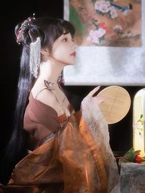 我将玫瑰茶藏于身后从此心中再无你
