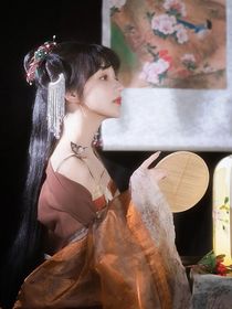 我将玫瑰藏于身后从此心中再无你