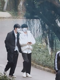 文轩：满头杨花共白首