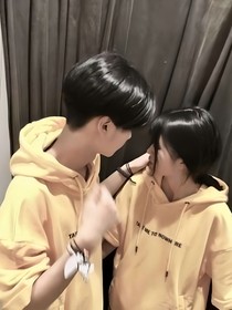 头疼的她