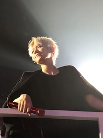 边伯贤：星光岛
