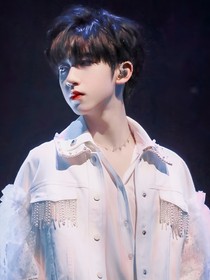 贺峻霖：白衣少年