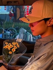 玄学大佬靠直播算命红遍娱乐圈-d413