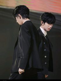 翔霖：慕霖园寝