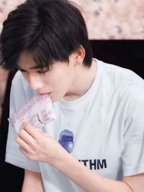文轩：文总的宝贝你碰不得