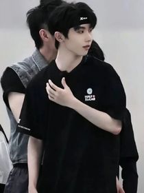 向他靠近