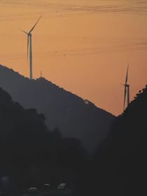 航潤：寄于山上星