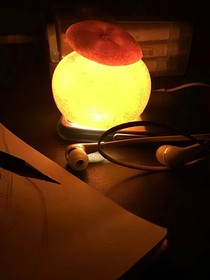 同学，借过