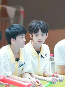左邓：错把路灯当月光