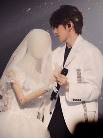 蔡徐坤：竹马成为了我的明星男友