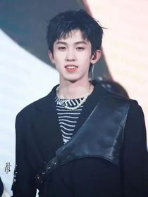 林墨：海上月