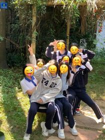 八个背影