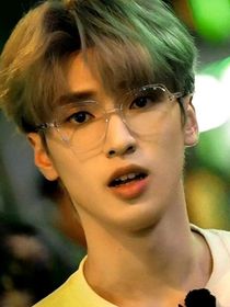 TNT，敗倒裙下
