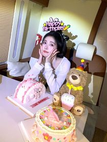 关于笑女士的九年