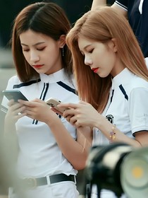 小孩和她的姐姐