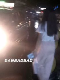 世俗中的她