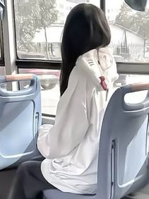 万里河山如梦，不如你青丝如瀑