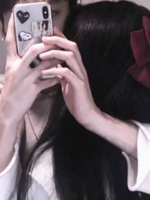 她变得又冷又酷