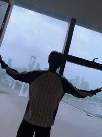 左航：他像他