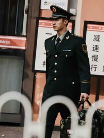 他從火光中走來：黎明破曉-d249